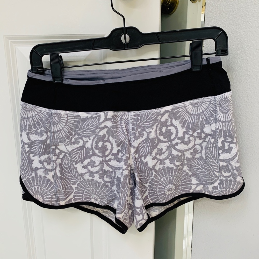 Lululemon shorts size size 4